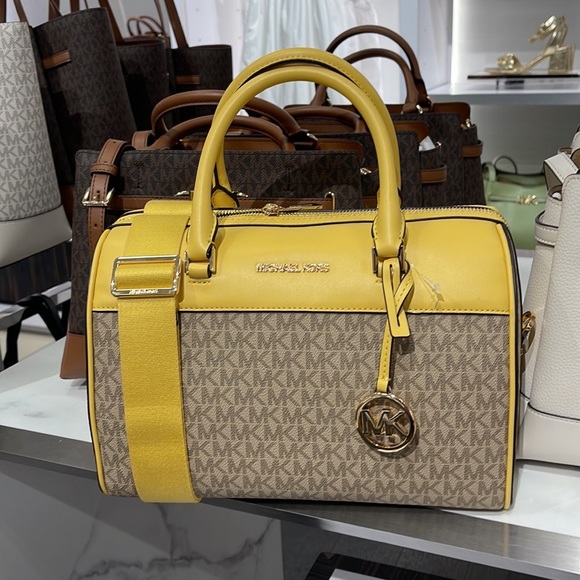 Michael Kors Handbags - Michael Kors med Duffel Travel - Leather/Coated
35S2GTFU2B
DAFFODIL 
MD DUFFLE